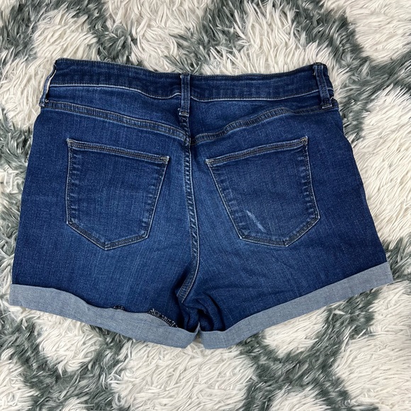 Universal Thread Women's Distressed Jean Shorts Blue Size 6/28 - Picture 6 of 8